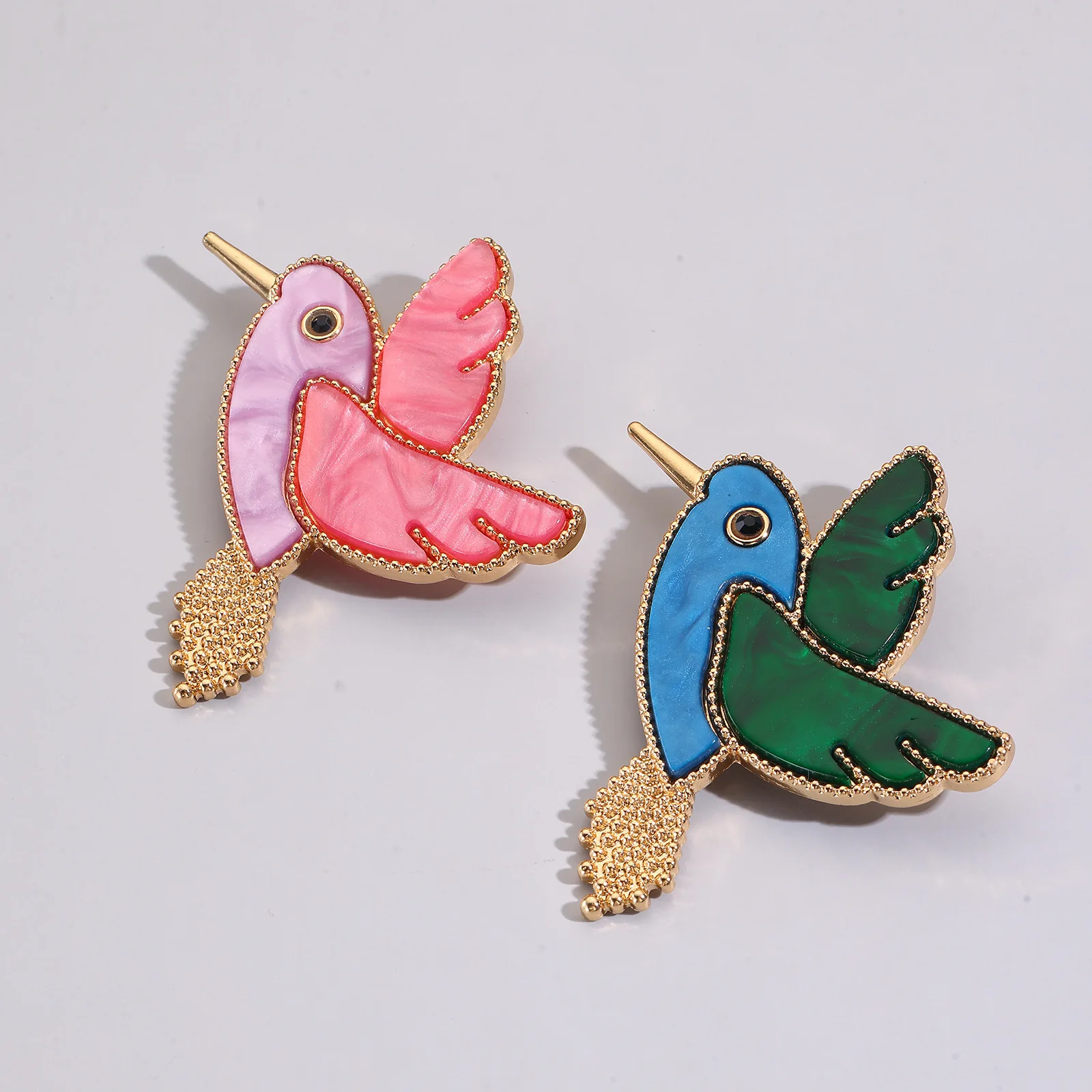 Новая акриловая брошь с простым темпераментом, ретро-индивидуальностью в виде птицы и высококачественным декором.
Новая акриловая брошь с простым темпераментом, ретро-индивидуальностью в виде птицы и высококачественным декором.