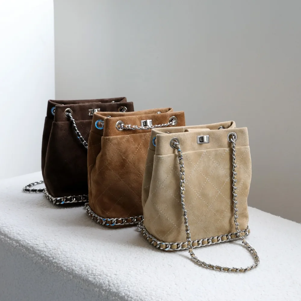 Niche Design, High-end Delicate Cashmere Bucket Bag, Personalized Chain, Single Shoulder Crossbody Commuter Leather Women's Bag
Niche Design, High-end Delicate Cashmere Bucket Bag, Personalized Chain, Single Shoulder Crossbody Commuter Leather Women's Bag
