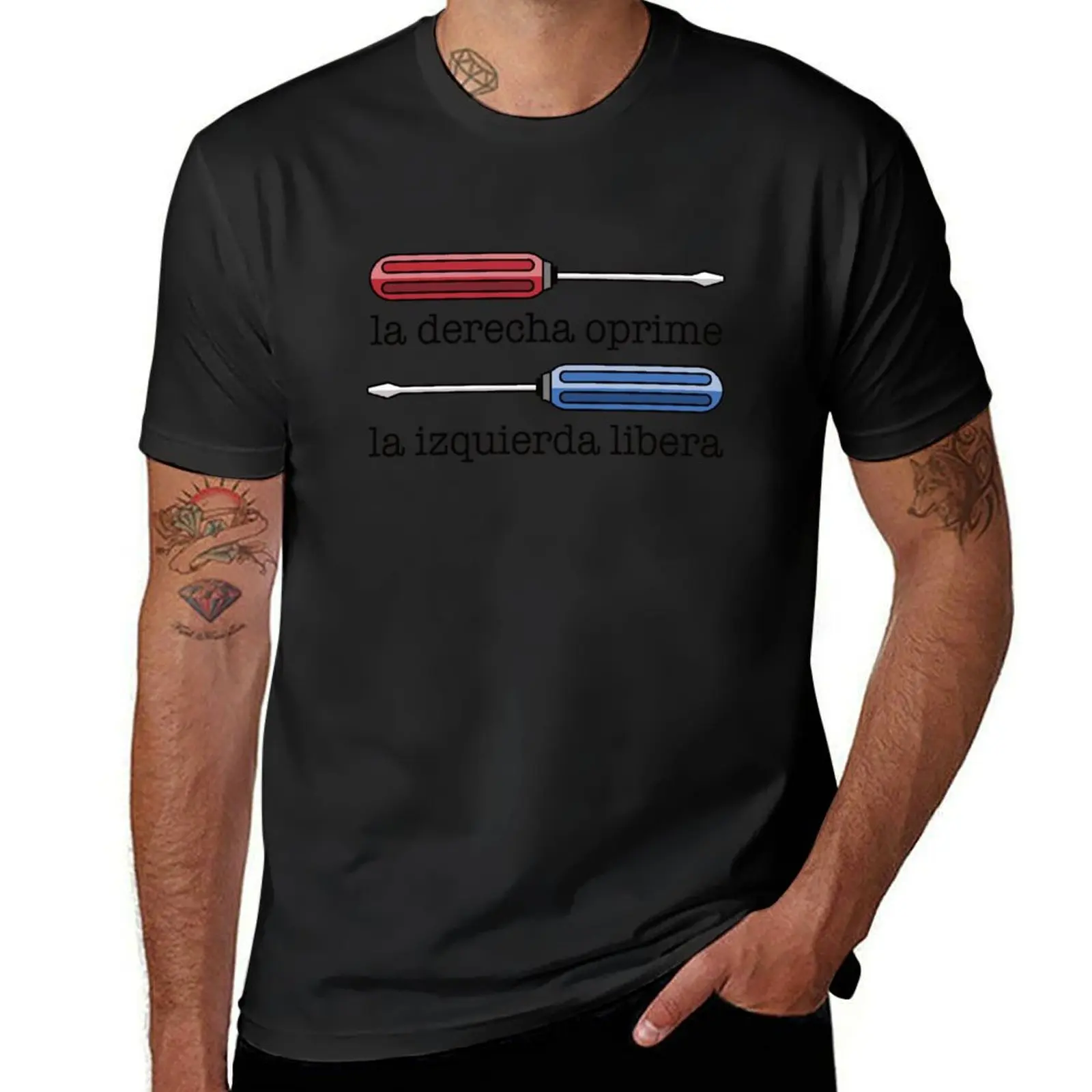 Rightie Tightie Leftie Loosie Black outlines - Spanish Translation; la derecha oprime, la izquierda libera T-Shirt
Rightie Tightie Leftie Loosie Black outlines - Spanish Translation; la derecha oprime, la izquierda libera T-Shirt