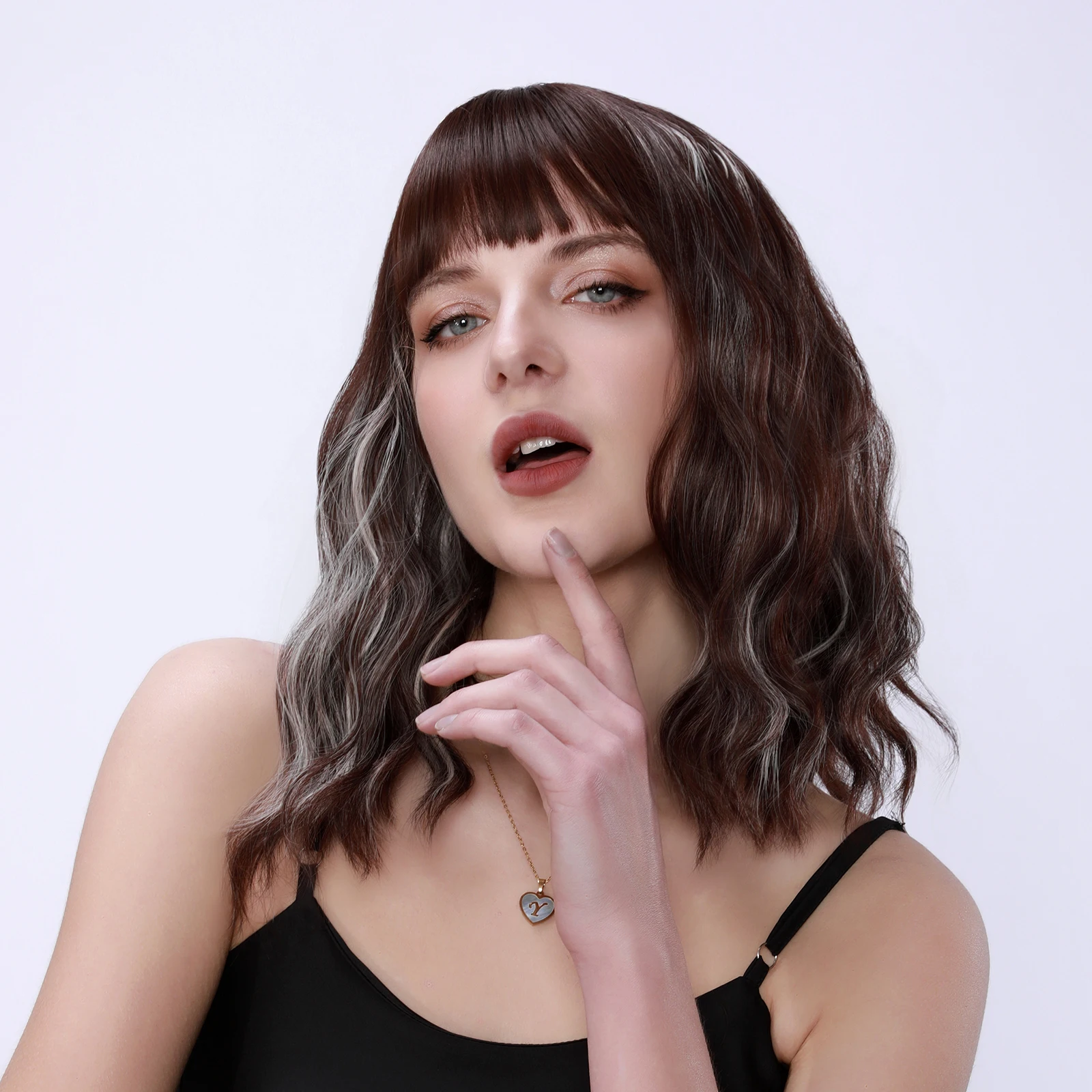 Synthetic women's fashion wigs, breathable and heat-resistant rose net material, suitable for women's daily wear
Synthetic women's fashion wigs, breathable and heat-resistant rose net material, suitable for women's daily wear