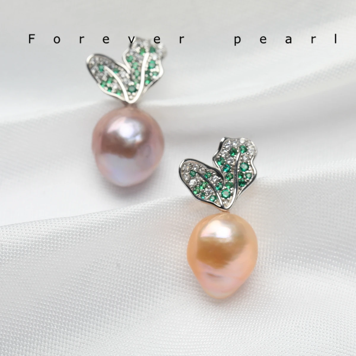 Natural Freshwater Droplet Baroque Pearl Exquisite Radish S925 Sterling Silver Inlaid with Green Zircon Universal Buckle Pendant
Natural Freshwater Droplet Baroque Pearl Exquisite Radish S925 Sterling Silver Inlaid with Green Zircon Universal Buckle Pendant