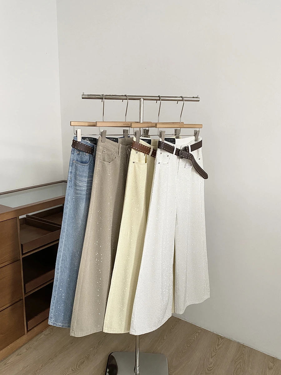 Spring 2026 High Waist Shiny Rhinestone Embellished Slim Fit Wide Leg Denim Jeans Women's Fashionable Versatile Heavy Duty
Spring 2026 High Waist Shiny Rhinestone Embellished Slim Fit Wide Leg Denim Jeans Women's Fashionable Versatile Heavy Duty