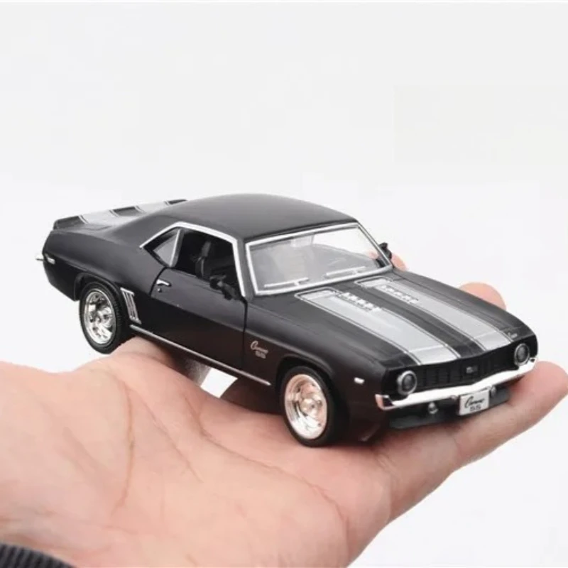 1:36 Camaro SS 1969 Classic Vintage Alloy Car Model Diecast Toy Model Simulation Collection Children Gifts
1:36 Camaro SS 1969 Classic Vintage Alloy Car Model Diecast Toy Model Simulation Collection Children Gifts