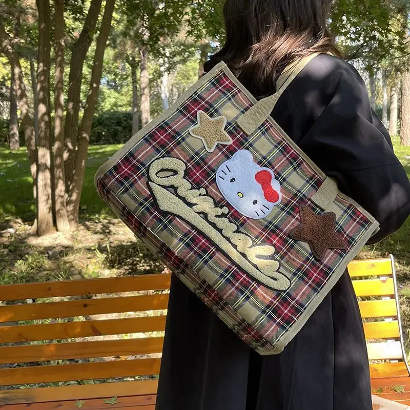 Sanrio Hello Kitty Girl Handbag Single Shoulder Commute Student Fashion Kawaii New High-Capacity Multifunctional Gift Tote Bag
Sanrio Hello Kitty Girl Handbag Single Shoulder Commute Student Fashion Kawaii New High-Capacity Multifunctional Gift Tote Bag