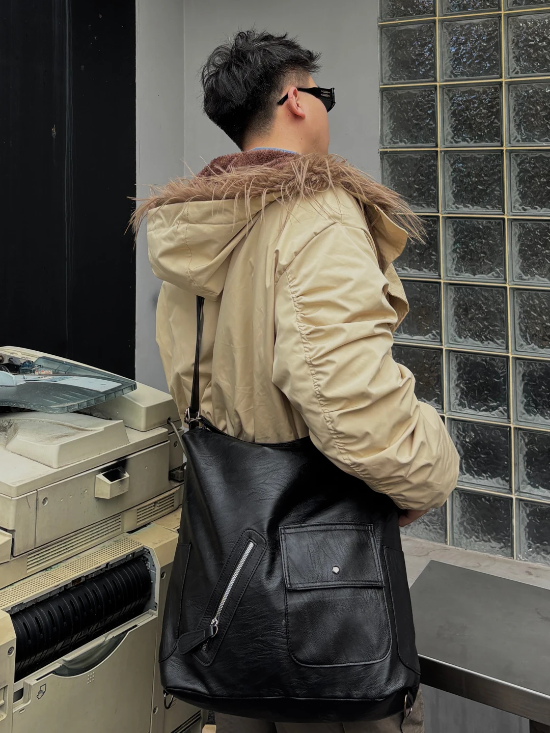 YUEN Original Design Leather Double Shoulder Bag Men's Casual Style Underarm Tote Bag Large Capacity Vintage Single Shoulder ...
YUEN Original Design Leather Double Shoulder Bag Men's Casual Style Underarm Tote Bag Large Capacity Vintage Single Shoulder ...