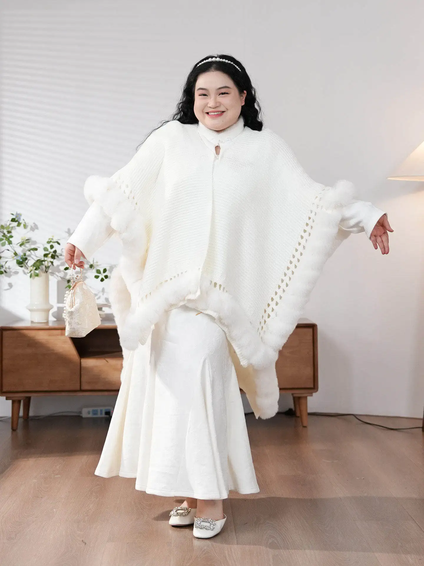 Пальто-накидка Fueng Boche в винтажном китайском стиле, из шерсти и полиэстера, увеличенный размер, художественный дизайн, стандартная длина, для женщин
Пальто-накидка Fueng Boche в винтажном китайском стиле, из шерсти и полиэстера, увеличенный размер, художественный дизайн, стандартная длина, для женщин