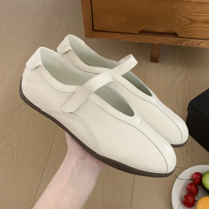 Velcro Ballet Shoes A New Versatile Soft Sole With A Straight Strap Are Casual And Fashionable For Women's Shoes
Velcro Ballet Shoes A New Versatile Soft Sole With A Straight Strap Are Casual And Fashionable For Women's Shoes
