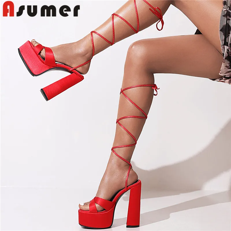 Женские босоножки на платформе ASUMER, шелковые босоножки на шнуровке, на толстом очень высоком каблуке, большие размеры 35-41, лето 2022
Женские босоножки на платформе ASUMER, шелковые босоножки на шнуровке, на толстом очень высоком каблуке, большие размеры 35-41, лето 2022