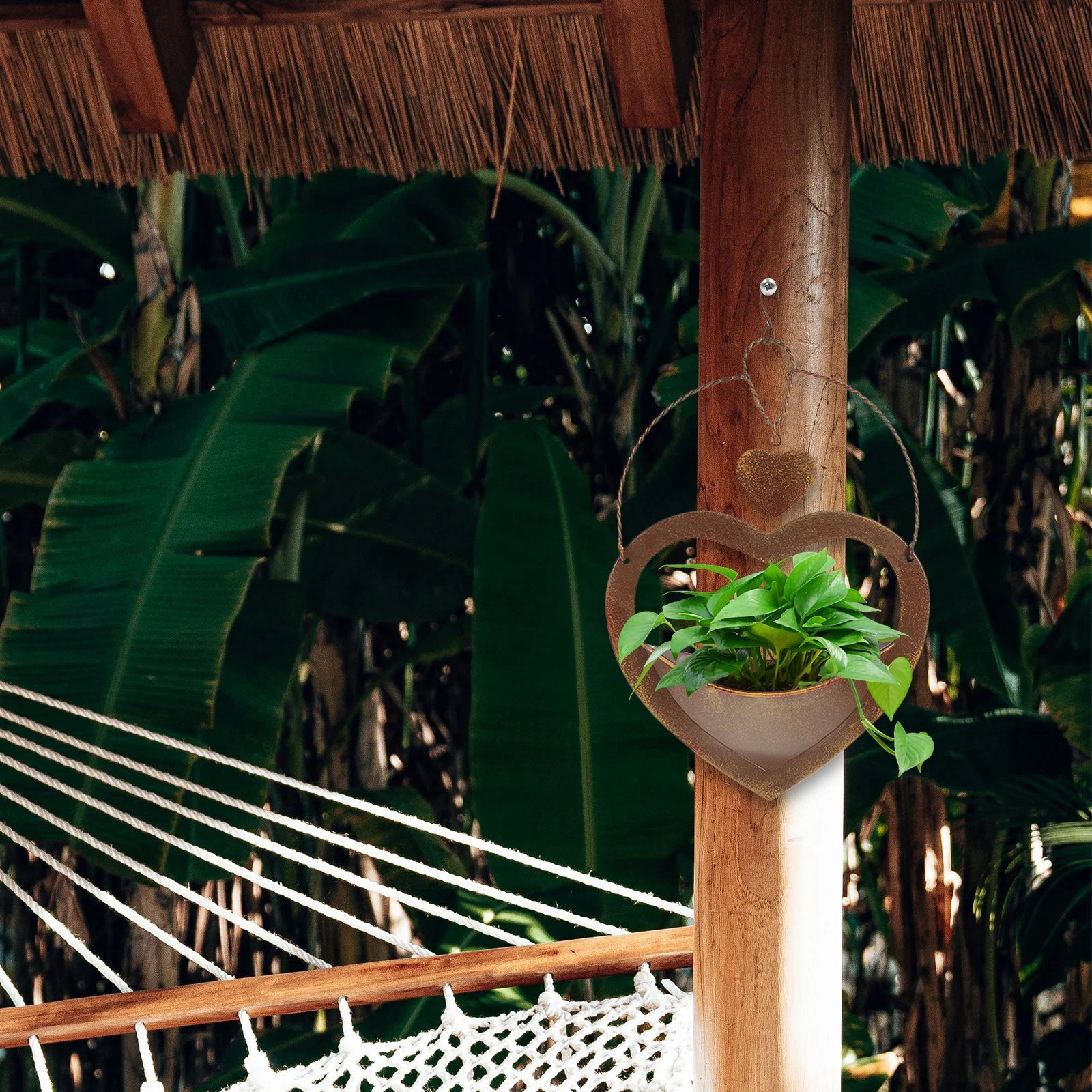 Металлическое подвесное кашпо в форме сердца, деревенский стиль, для дома и улицы, для балкона, сада, настенный цветочный контейнер, декор
Металлическое подвесное кашпо в форме сердца, деревенский стиль, для дома и улицы, для балкона, сада, настенный цветочный контейнер, декор