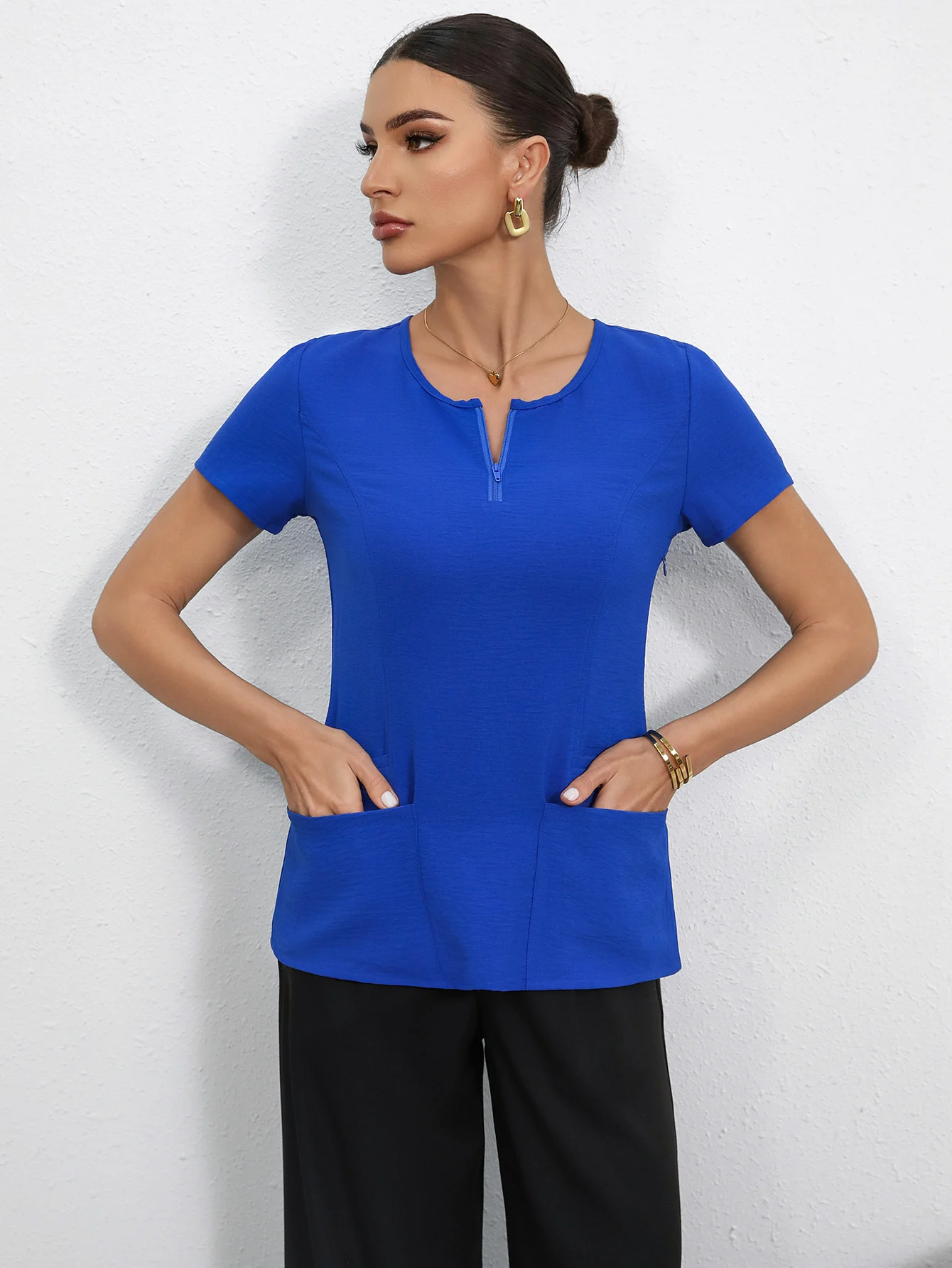 Women's Stretchy V-Neck Scrub Top with Pockets Breathable Polyester Medical Uniform Zipper Closure Casual Style for Nurses
Women's Stretchy V-Neck Scrub Top with Pockets Breathable Polyester Medical Uniform Zipper Closure Casual Style for Nurses