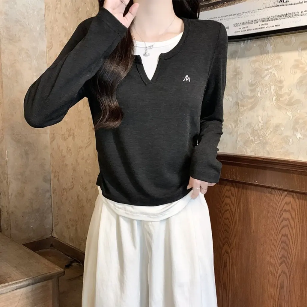 Women's V-Neck Long-Sleeve Slim-Fit T-Shirt Faux Two-Piece Patchwork Base Layer Shirt New Autumn Collection Slimming Top
Women's V-Neck Long-Sleeve Slim-Fit T-Shirt Faux Two-Piece Patchwork Base Layer Shirt New Autumn Collection Slimming Top