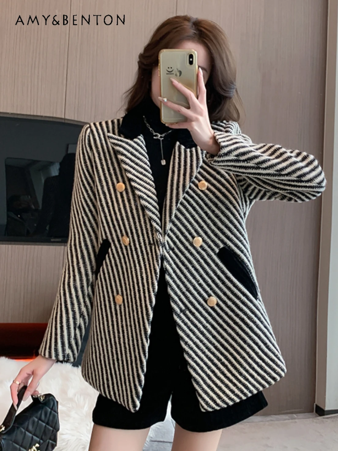 Casual Fashion Cross Collar Striped Suit Short Sets Winter New Loose Slim Double Breasted Elegant OL 2 Piece Sets Womens Outfits
Casual Fashion Cross Collar Striped Suit Short Sets Winter New Loose Slim Double Breasted Elegant OL 2 Piece Sets Womens Outfits