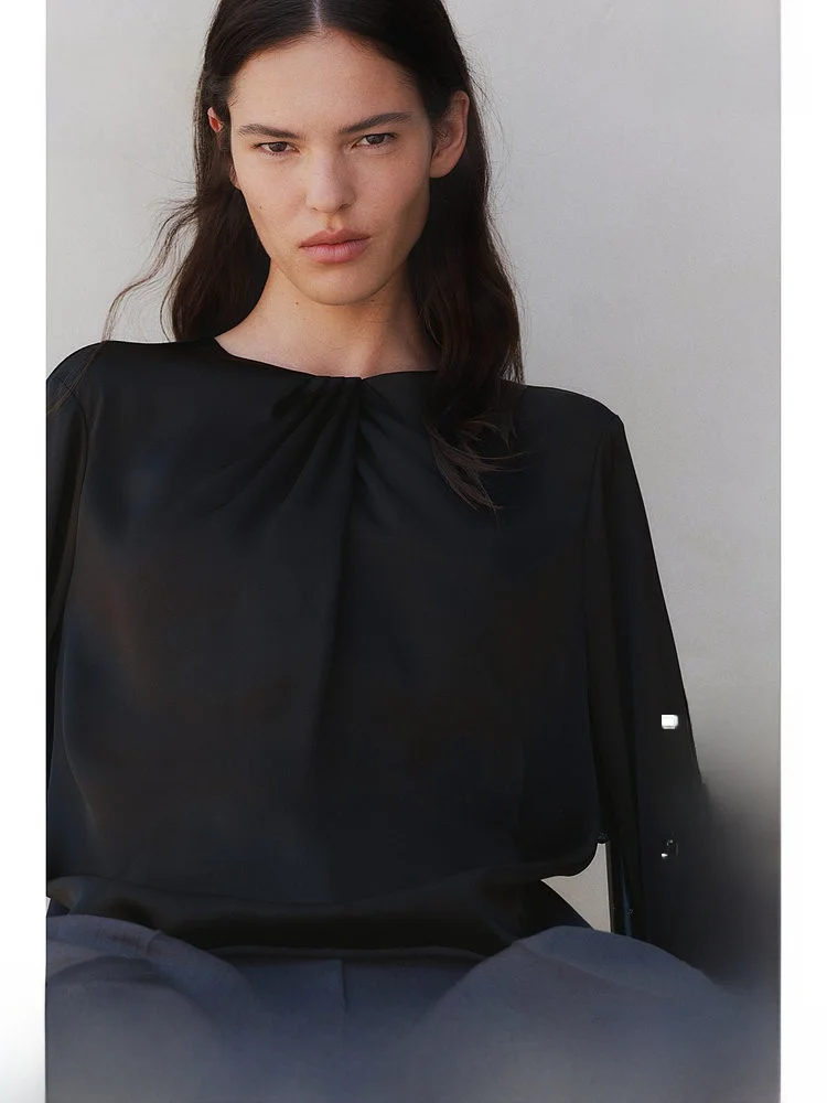 Women's Silk-Like Drapey Long Sleeve round Neck Shirt Gentle Summer Fashion H&M 1246484 Soft Polyester Casual Office Wear
Women's Silk-Like Drapey Long Sleeve round Neck Shirt Gentle Summer Fashion H&M 1246484 Soft Polyester Casual Office Wear