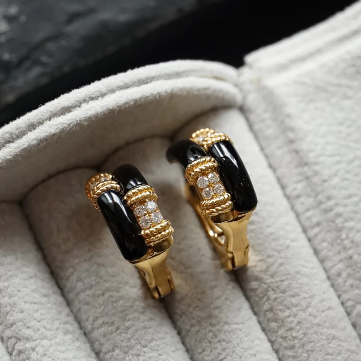 925 Sterling Silver S925 Black Agate Crystal Diamond 18k Gold Plated Vintage Earrings Women Wedding Engagement Party Jewelry
925 Sterling Silver S925 Black Agate Crystal Diamond 18k Gold Plated Vintage Earrings Women Wedding Engagement Party Jewelry