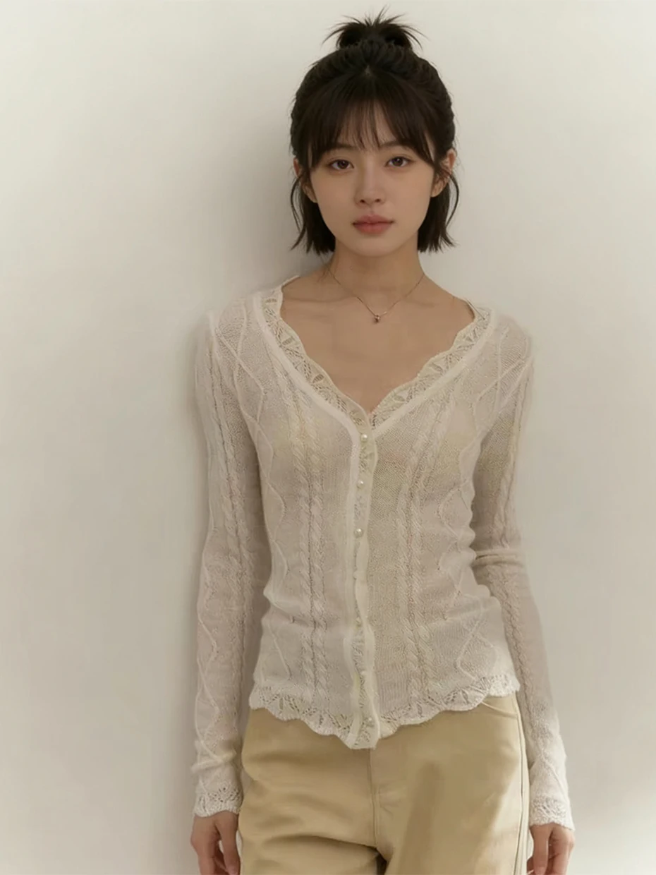 Unique Beautiful White V-Neck Lace Long Sleeve Knitted Cardigan Women's Slim Fit Thin Inner Shirt French Style Polyester Fiber
Unique Beautiful White V-Neck Lace Long Sleeve Knitted Cardigan Women's Slim Fit Thin Inner Shirt French Style Polyester Fiber