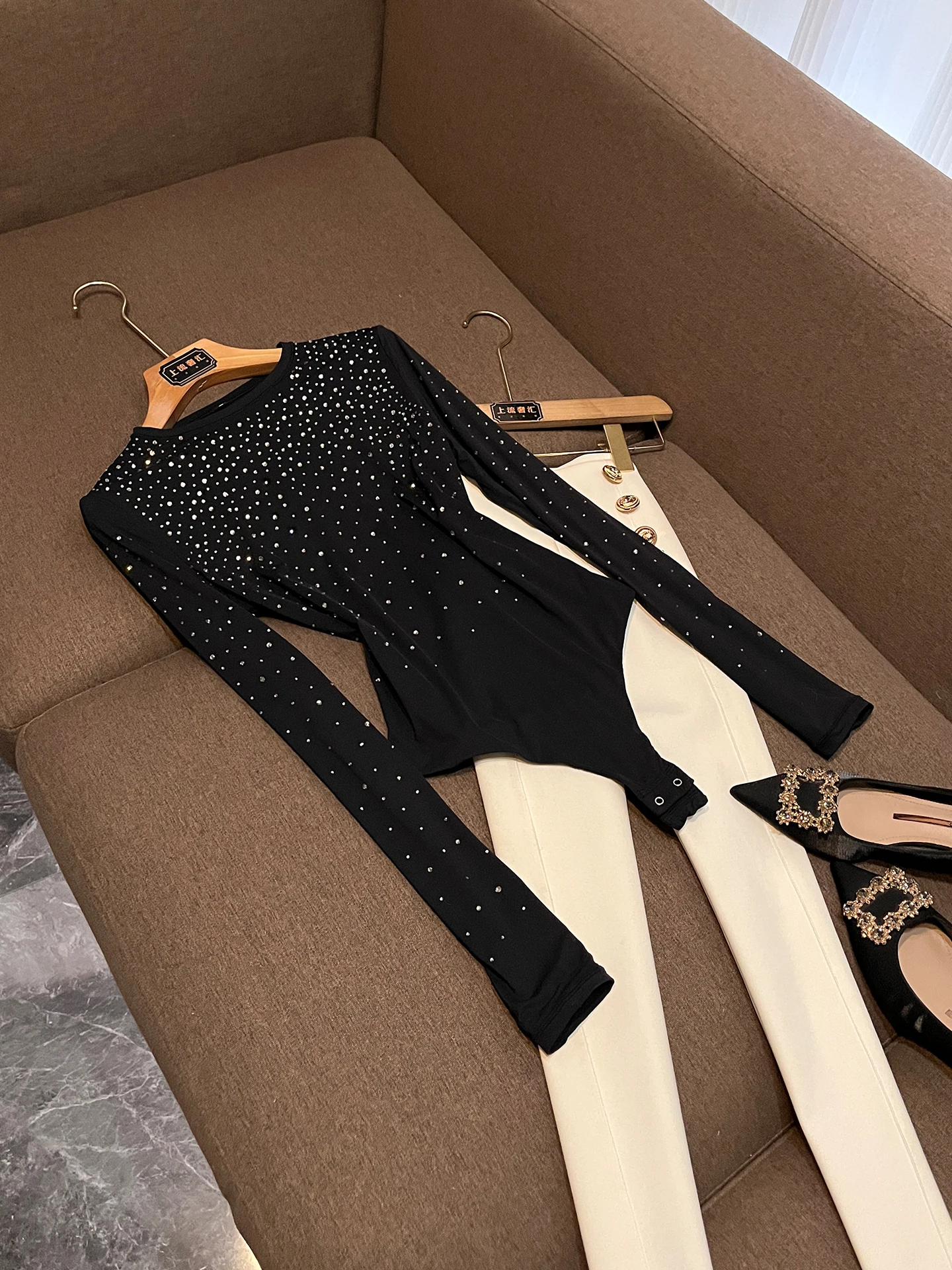 Slimming Long Sleeve One-Piece Sexy T-Shirt Early Summer Fashion Diamond Heat Treatment Waist-Cinching Slimming Top
Slimming Long Sleeve One-Piece Sexy T-Shirt Early Summer Fashion Diamond Heat Treatment Waist-Cinching Slimming Top