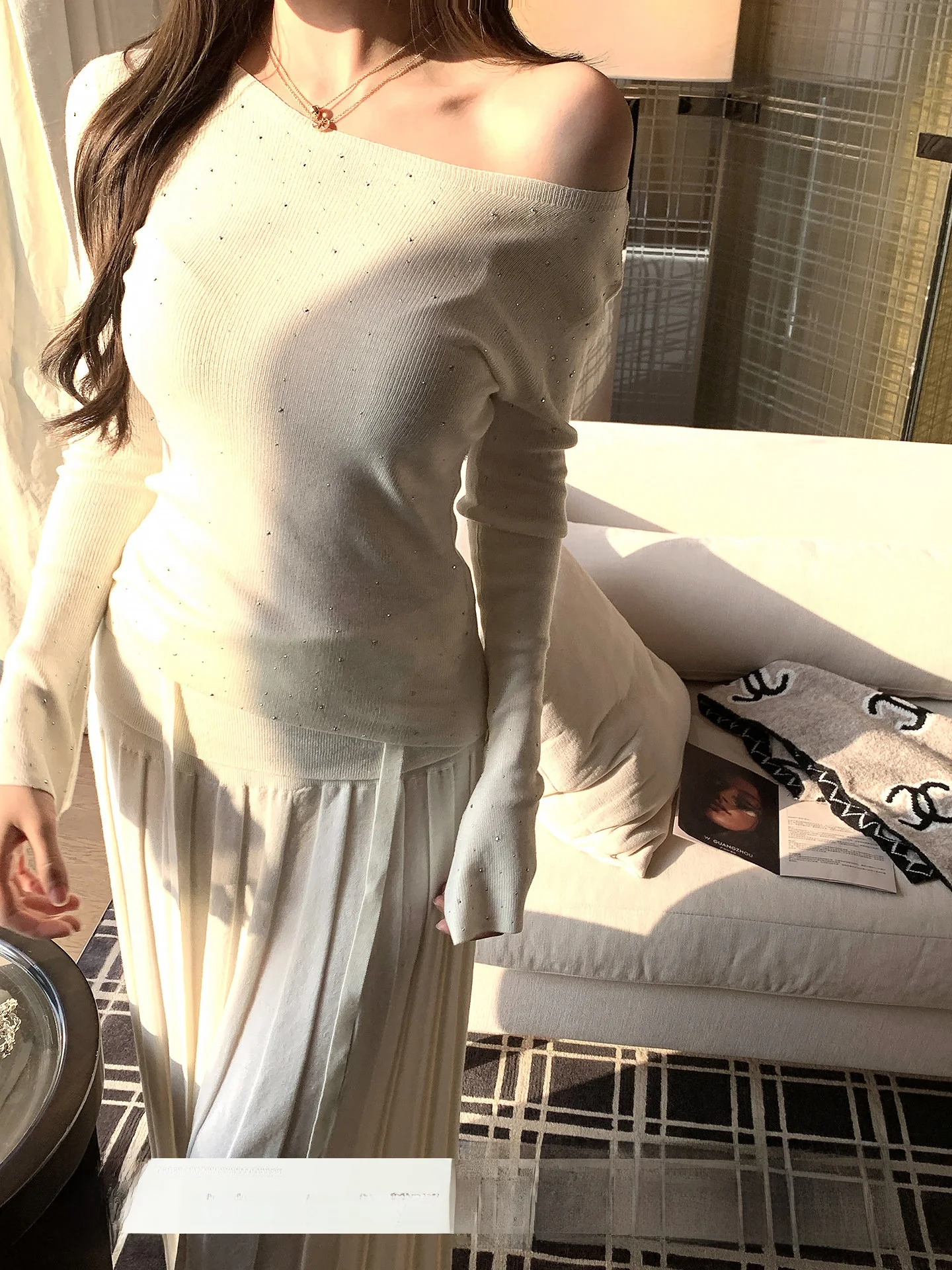 Yuyueer Women's Slim Fit Knitwear Shoulder Bared Fashionable Base Layer Shirt with Rhinestones Korean Style Spring Commute Style
Yuyueer Women's Slim Fit Knitwear Shoulder Bared Fashionable Base Layer Shirt with Rhinestones Korean Style Spring Commute Style