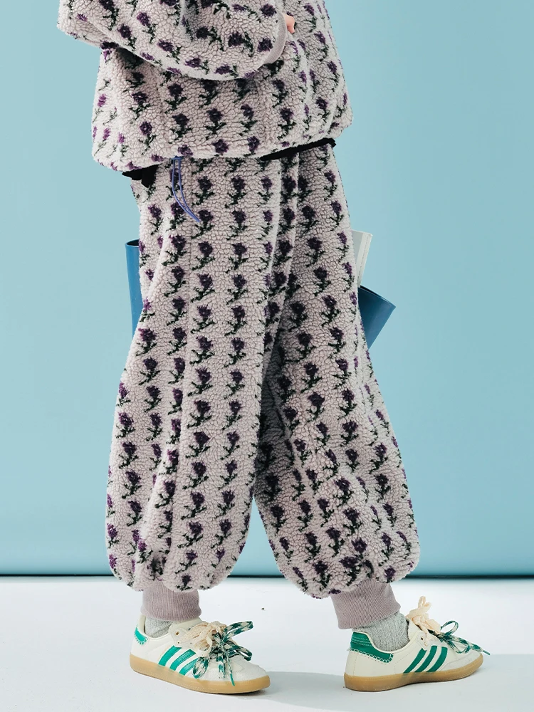IMAKOKONI original design elastic waisted floral pants with warm and plush nine quarter pants 244882
IMAKOKONI original design elastic waisted floral pants with warm and plush nine quarter pants 244882
