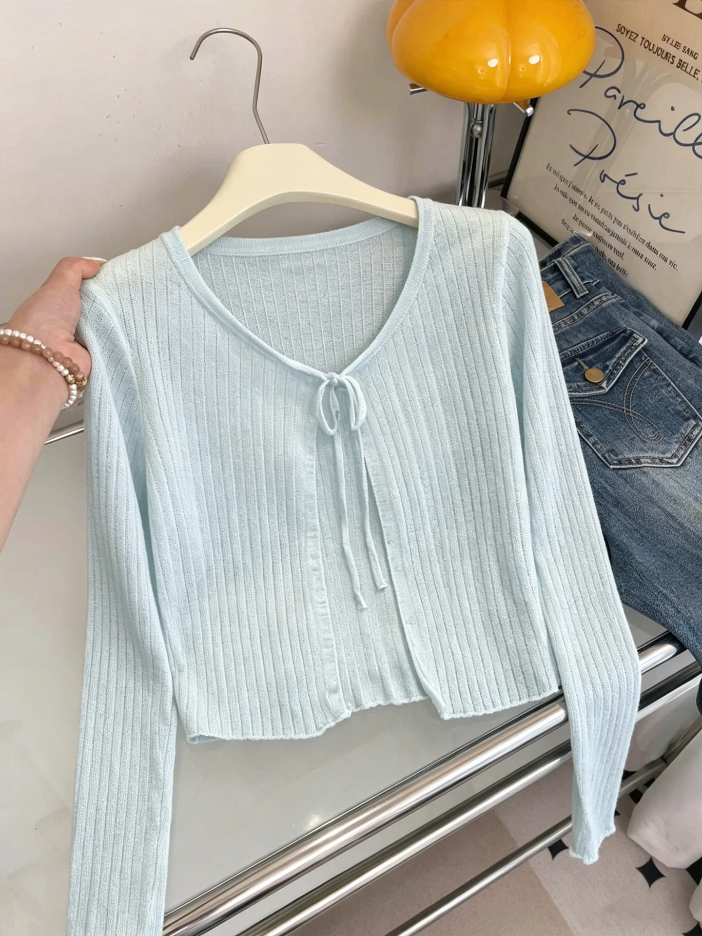 plus Size V-Neck Knitted Cardigan Women's Summer Thin Sun Protection Outerwear Air Conditioning Shirt Korean Style Loose Fit
plus Size V-Neck Knitted Cardigan Women's Summer Thin Sun Protection Outerwear Air Conditioning Shirt Korean Style Loose Fit