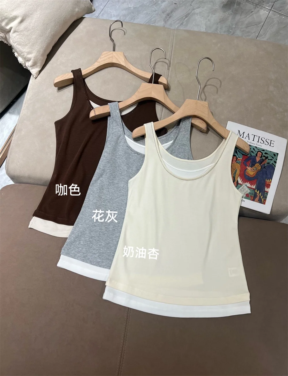 Trendy Fake Two-Piece Color-Blocked Camisole Top For Women Inner Layer Base Layer Vest
Trendy Fake Two-Piece Color-Blocked Camisole Top For Women Inner Layer Base Layer Vest