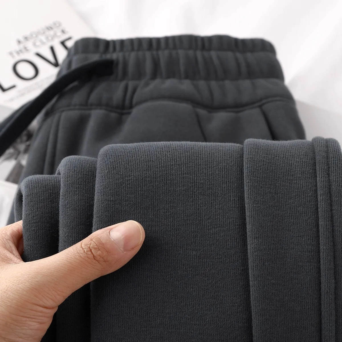 Retro Heavyweight k ey Casual Straight Leg Banana Pants Men's Loose Drapey Sport Wide Leg Sweatpants Women's Autumn
Retro Heavyweight k ey Casual Straight Leg Banana Pants Men's Loose Drapey Sport Wide Leg Sweatpants Women's Autumn