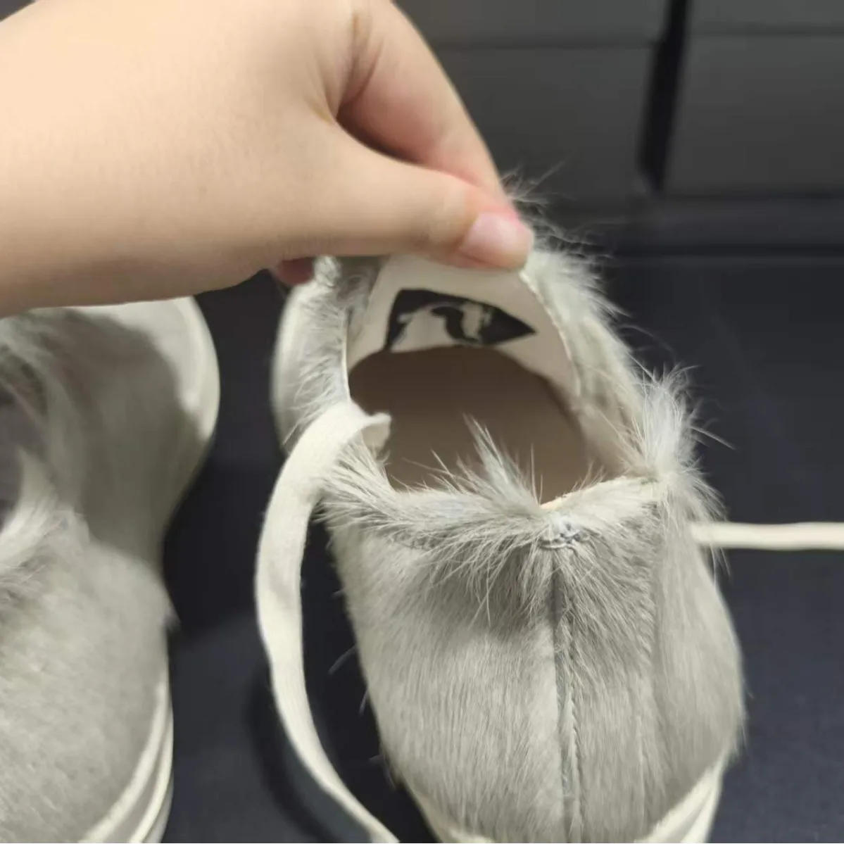 Luxury Brand Gray Horsehair Low Top Shoes Men Shoe Lace Up Women Sneaker Grey Horse Hair Outdoor Casual Sneakers
Luxury Brand Gray Horsehair Low Top Shoes Men Shoe Lace Up Women Sneaker Grey Horse Hair Outdoor Casual Sneakers