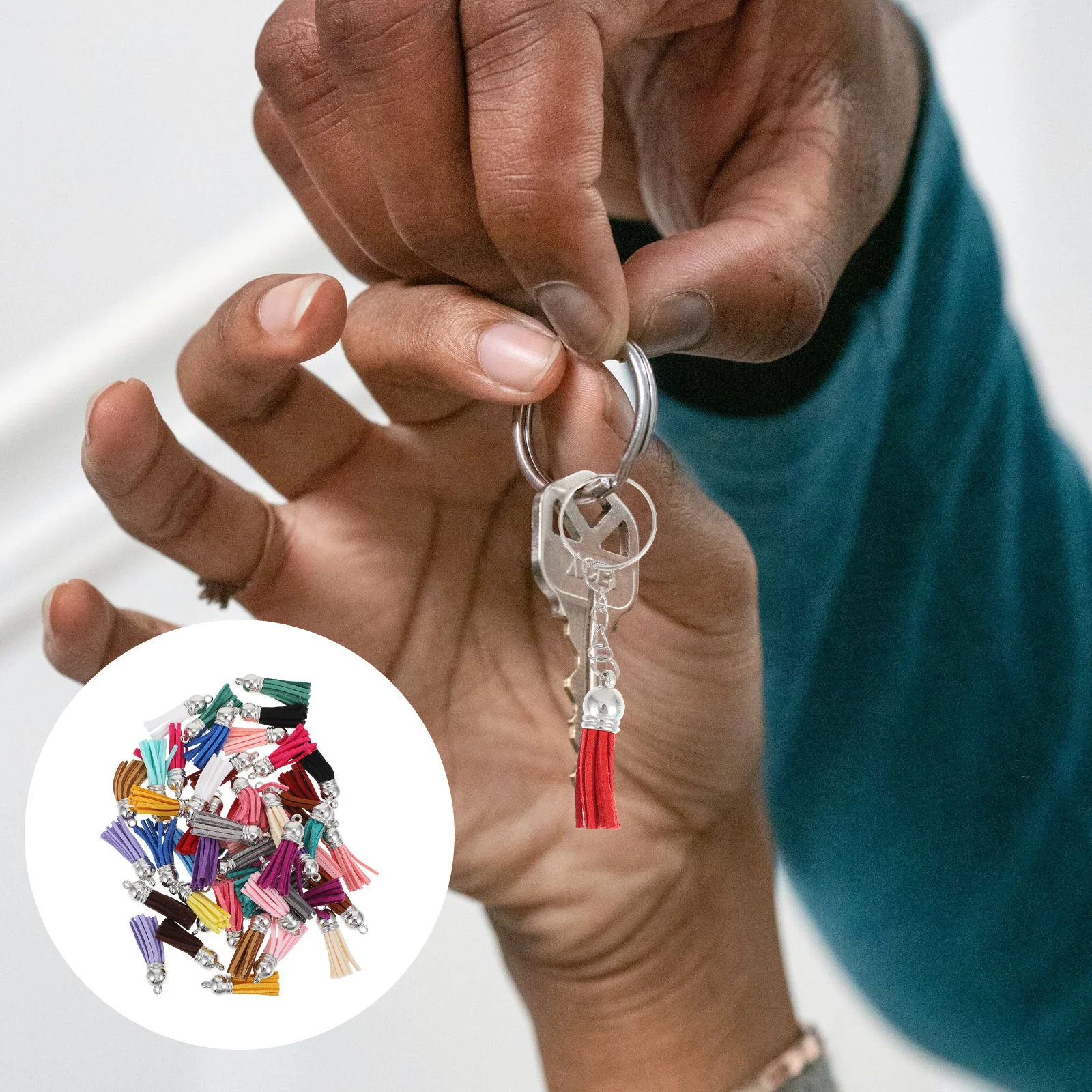 1Set Creative DIY Keychain Kit Tassel Pendant Key Ring Trim Fringe Supplies High-Grade Material Easy to Work with No Cracks
1Set Creative DIY Keychain Kit Tassel Pendant Key Ring Trim Fringe Supplies High-Grade Material Easy to Work with No Cracks