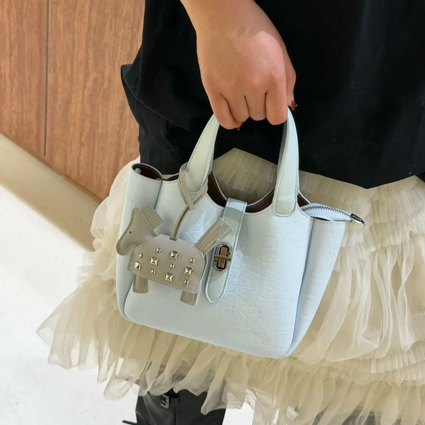 Women Handbag Fashion Kawaii Horse Pendant Large Capacity Soft Pu Leather Tote Bag Sweet Style Daily Casual Shoulder Bucket Bags
Women Handbag Fashion Kawaii Horse Pendant Large Capacity Soft Pu Leather Tote Bag Sweet Style Daily Casual Shoulder Bucket Bags
