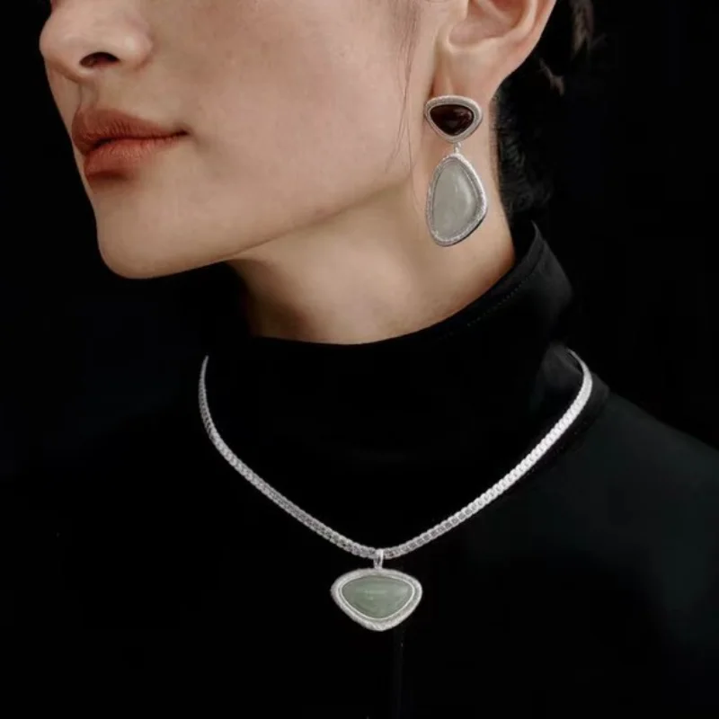 Natural Stone Geometric Necklace Luxury Elegant Pendant Niche Design Women Daily Jewelry
Natural Stone Geometric Necklace Luxury Elegant Pendant Niche Design Women Daily Jewelry