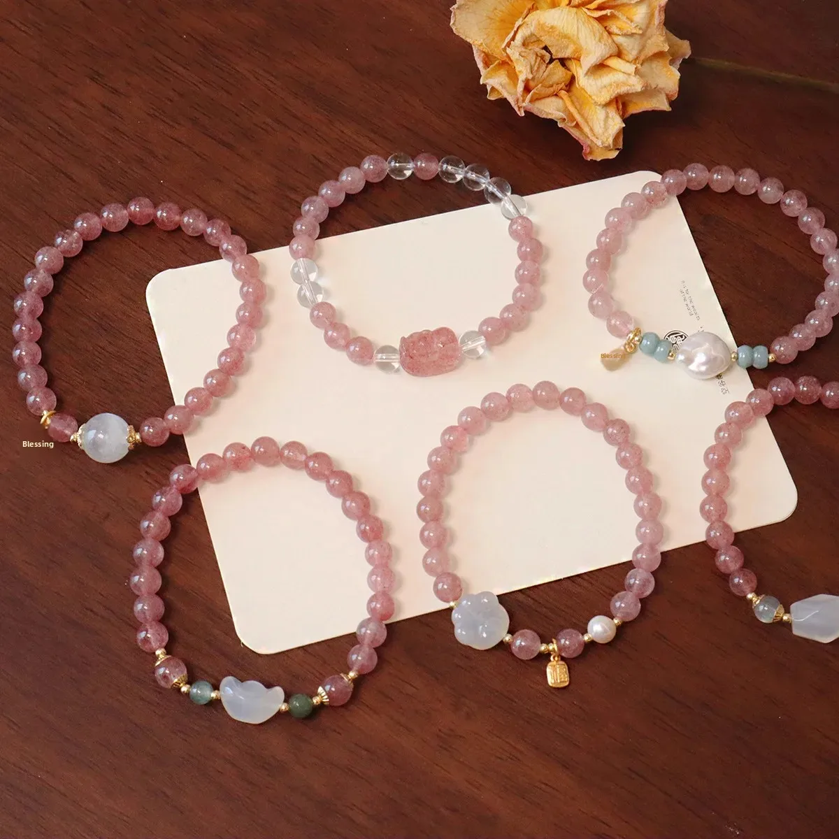Natural Strawberry Crystal Bracelet Women's Pink Crystal Pearl Bracelet Chinese Style Pixiu Cat Claw Fashionable Hand Jewelry
Natural Strawberry Crystal Bracelet Women's Pink Crystal Pearl Bracelet Chinese Style Pixiu Cat Claw Fashionable Hand Jewelry
