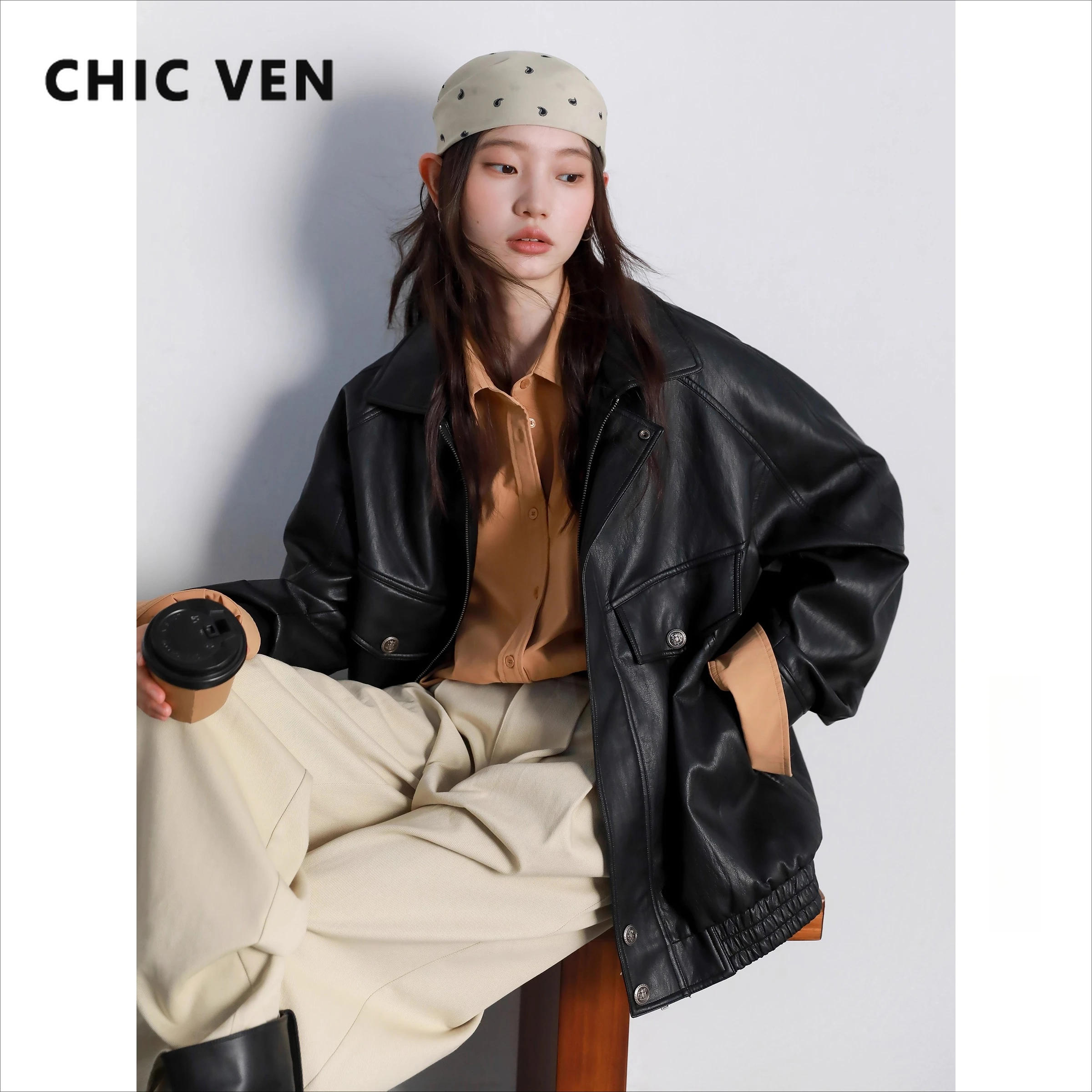 CHIC VEN модные женские куртки из искусственной кожи свободные повседневные однотонные ретро пальто из искусственной кожи мотоциклетная уличная одежда осень-зима 2025
CHIC VEN модные женские куртки из искусственной кожи свободные повседневные однотонные ретро пальто из искусственной кожи мотоциклетная уличная одежда осень-зима 2025