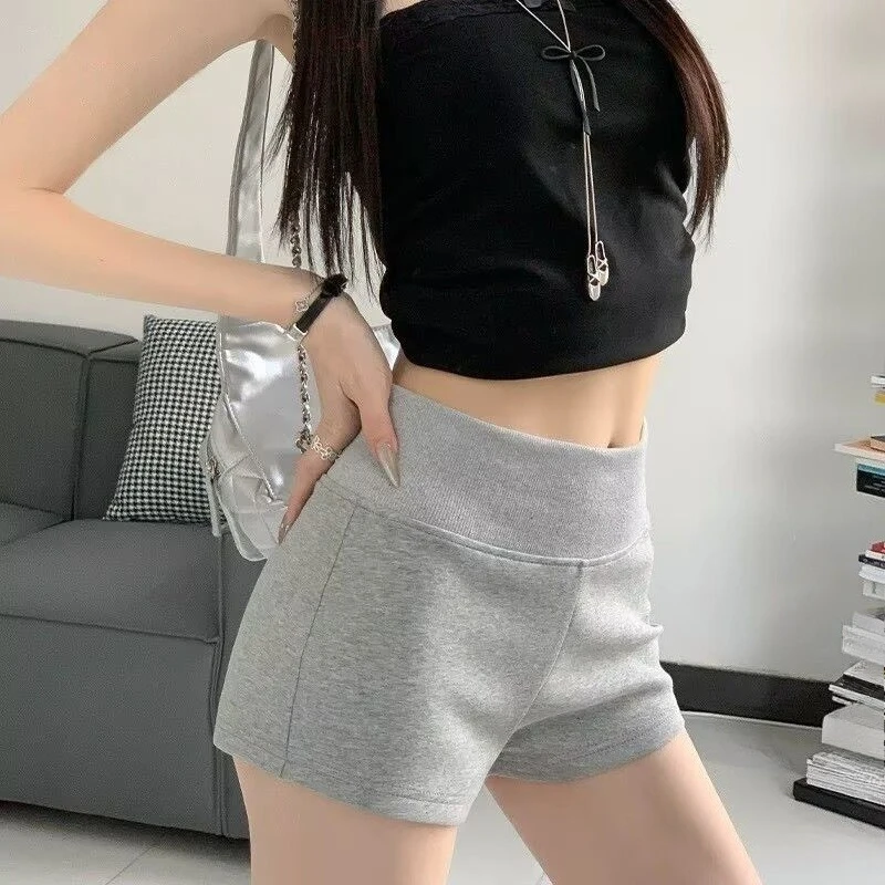 Американские ретро-шорты для девушек в стиле Hot Girl, спортивные, для колледжа, женские, лето 2026, новинка, повседневные, эластичные, прямого кроя, для тренировок
Американские ретро-шорты для девушек в стиле Hot Girl, спортивные, для колледжа, женские, лето 2026, новинка, повседневные, эластичные, прямого кроя, для тренировок