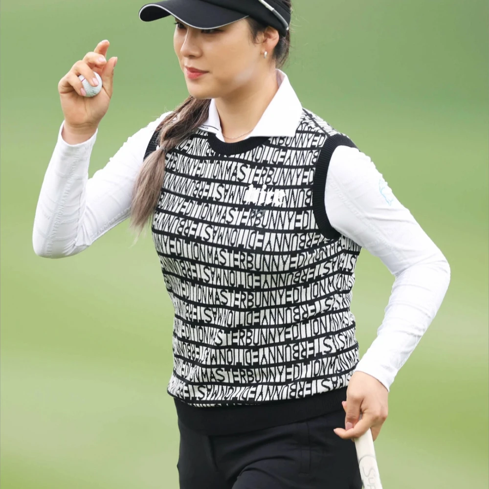 "Follow The Trend! High-quality Women's Knitted Vest! Sports Warm Sleeveless T-shirt, Autumn Luxury, New Golf Apparel!"
"Follow The Trend! High-quality Women's Knitted Vest! Sports Warm Sleeveless T-shirt, Autumn Luxury, New Golf Apparel!"