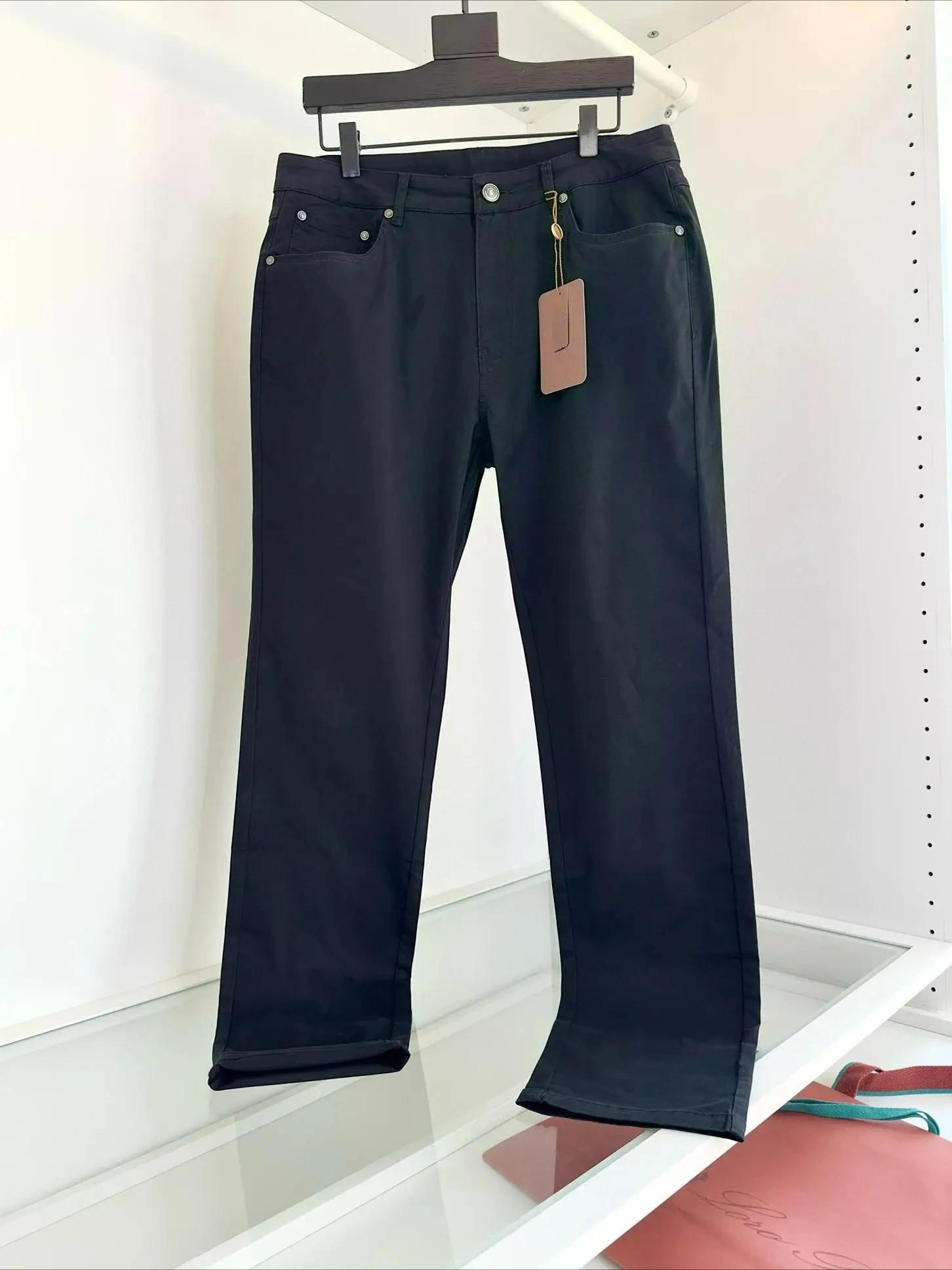 LP Italian men's clothing, spring and summer new solid color micro-elastic breathable simple fashion small straight casual pants
LP Italian men's clothing, spring and summer new solid color micro-elastic breathable simple fashion small straight casual pants