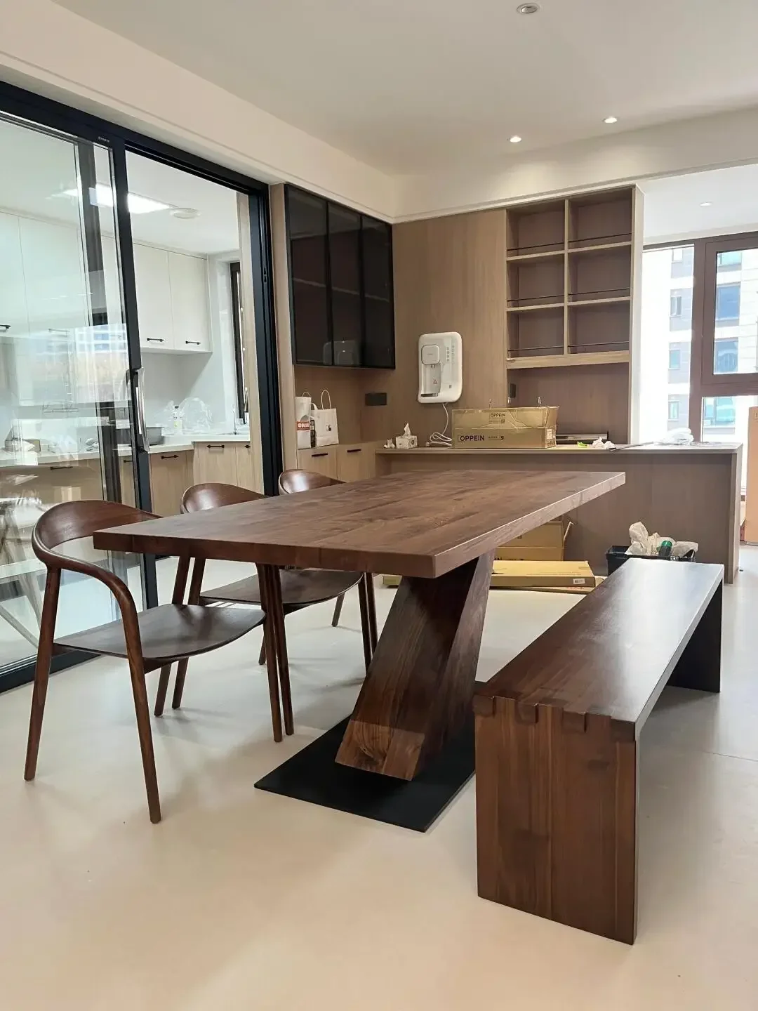 Средневековый обеденный стол из массива дерева ваби песчаного ветра, простой современный домашний чайный столик из скандинавского черного ореха
Средневековый обеденный стол из массива дерева ваби песчаного ветра, простой современный домашний чайный столик из скандинавского черного ореха