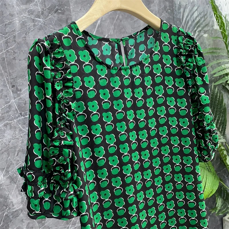 Элегантная зеленая шелковая блузка с цветочным принтом, классическим узором камелии, рукавами-фонариками, круглым вырезом, пуговицами, в деловом стиле, стандартной длины, летняя рубашка
Элегантная зеленая шелковая блузка с цветочным принтом, классическим узором камелии, рукавами-фонариками, круглым вырезом, пуговицами, в деловом стиле, стандартной длины, летняя рубашка