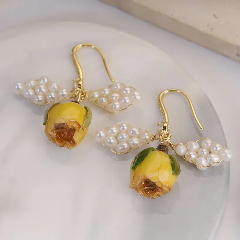 Sunshine Diamond Daisy Earrings 18K Gold Plated Copper, Preserved Yellow Flowers & Pearls with Crystal Beads, Jewelry Gift
Sunshine Diamond Daisy Earrings 18K Gold Plated Copper, Preserved Yellow Flowers & Pearls with Crystal Beads, Jewelry Gift