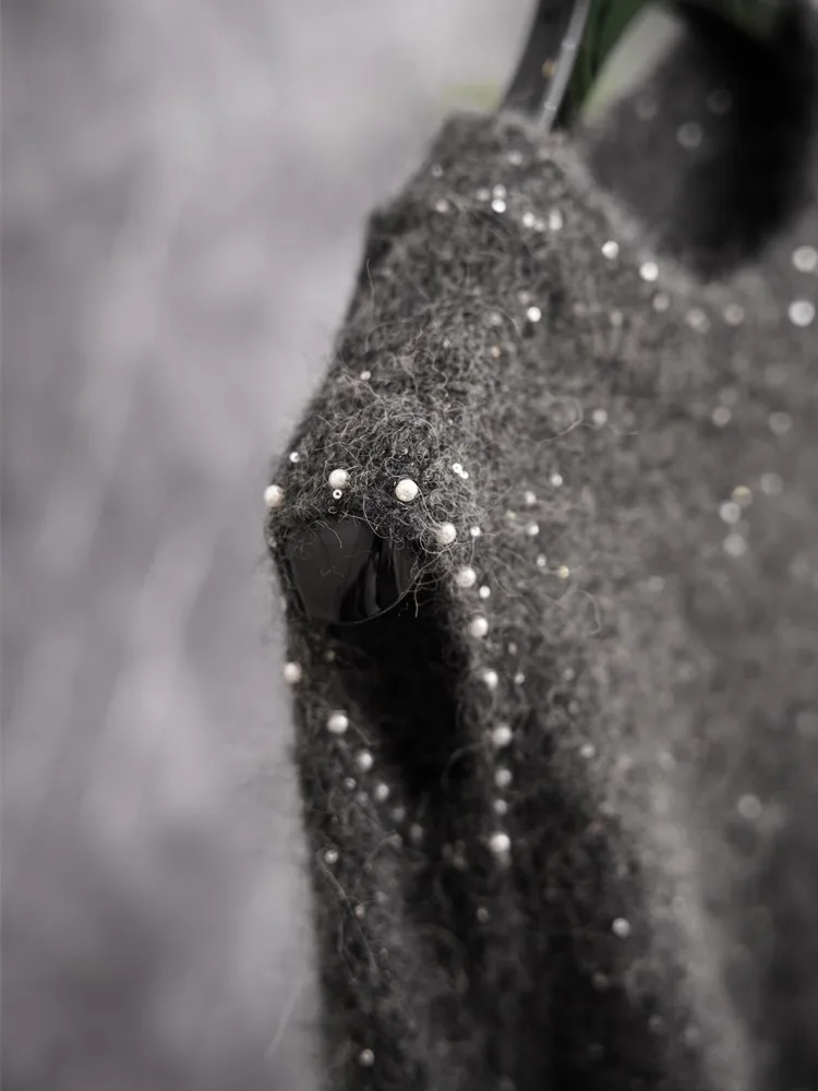 Вязаный свитер с открытыми плечами, украшенный стразами, с узором «Астральная ночь», женская повседневная модная зимняя одежда
Вязаный свитер с открытыми плечами, украшенный стразами, с узором «Астральная ночь», женская повседневная модная зимняя одежда