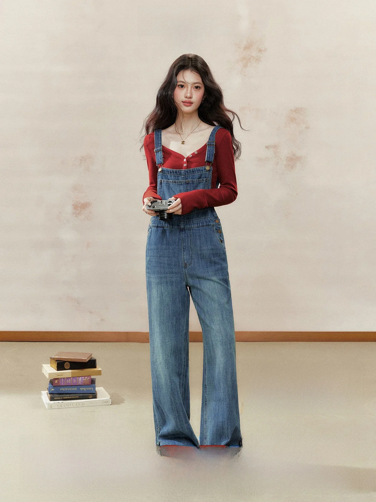 Весенние винтажные джинсовые комбинезоны, женские универсальные джинсовые комплекты с высокой талией, широкие брюки, повседневная мода
Весенние винтажные джинсовые комбинезоны, женские универсальные джинсовые комплекты с высокой талией, широкие брюки, повседневная мода