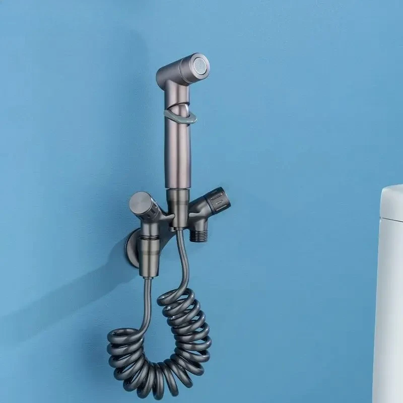 Биде для унитаза, душа, V-образный латунный смеситель для биде, набор смесителей для ванной комнаты, распылитель Shattaf, струйный клапан холодной воды, кран для унитаза, биде
Биде для унитаза, душа, V-образный латунный смеситель для биде, набор смесителей для ванной комнаты, распылитель Shattaf, струйный клапан холодной воды, кран для унитаза, биде