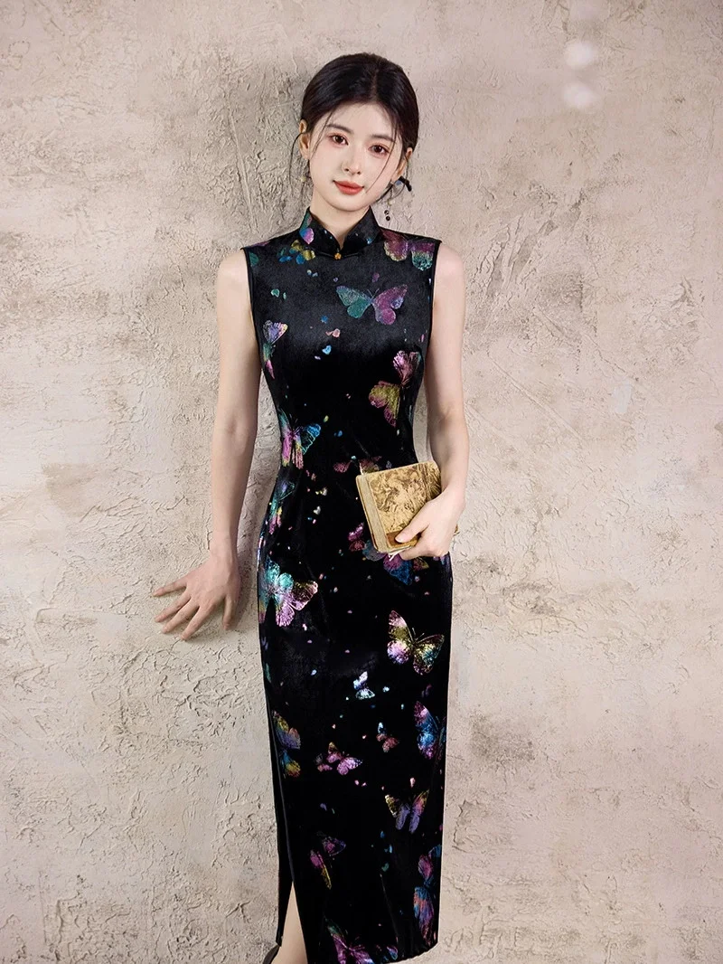 Черное бархатное платье Cheongsam без рукавов в стиле ретро, весна/лето 2023, новое улучшение, новое платье Ципао в китайском стиле
Черное бархатное платье Cheongsam без рукавов в стиле ретро, весна/лето 2023, новое улучшение, новое платье Ципао в китайском стиле