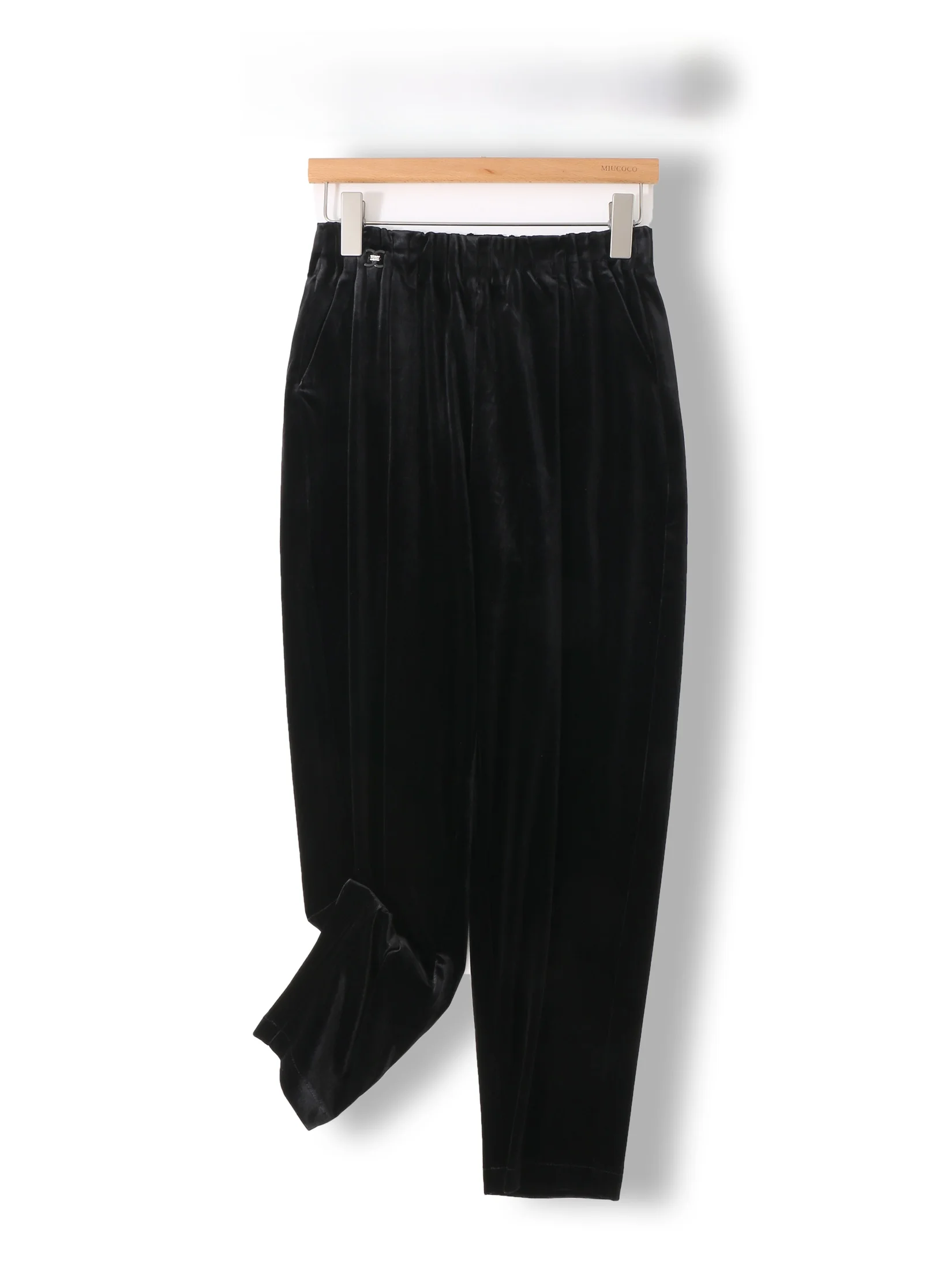 Black Velvet Loose Harem Pants Women's High Waist Large Size Casual Trousers Comfortable Vintage Style Long Pants
Black Velvet Loose Harem Pants Women's High Waist Large Size Casual Trousers Comfortable Vintage Style Long Pants