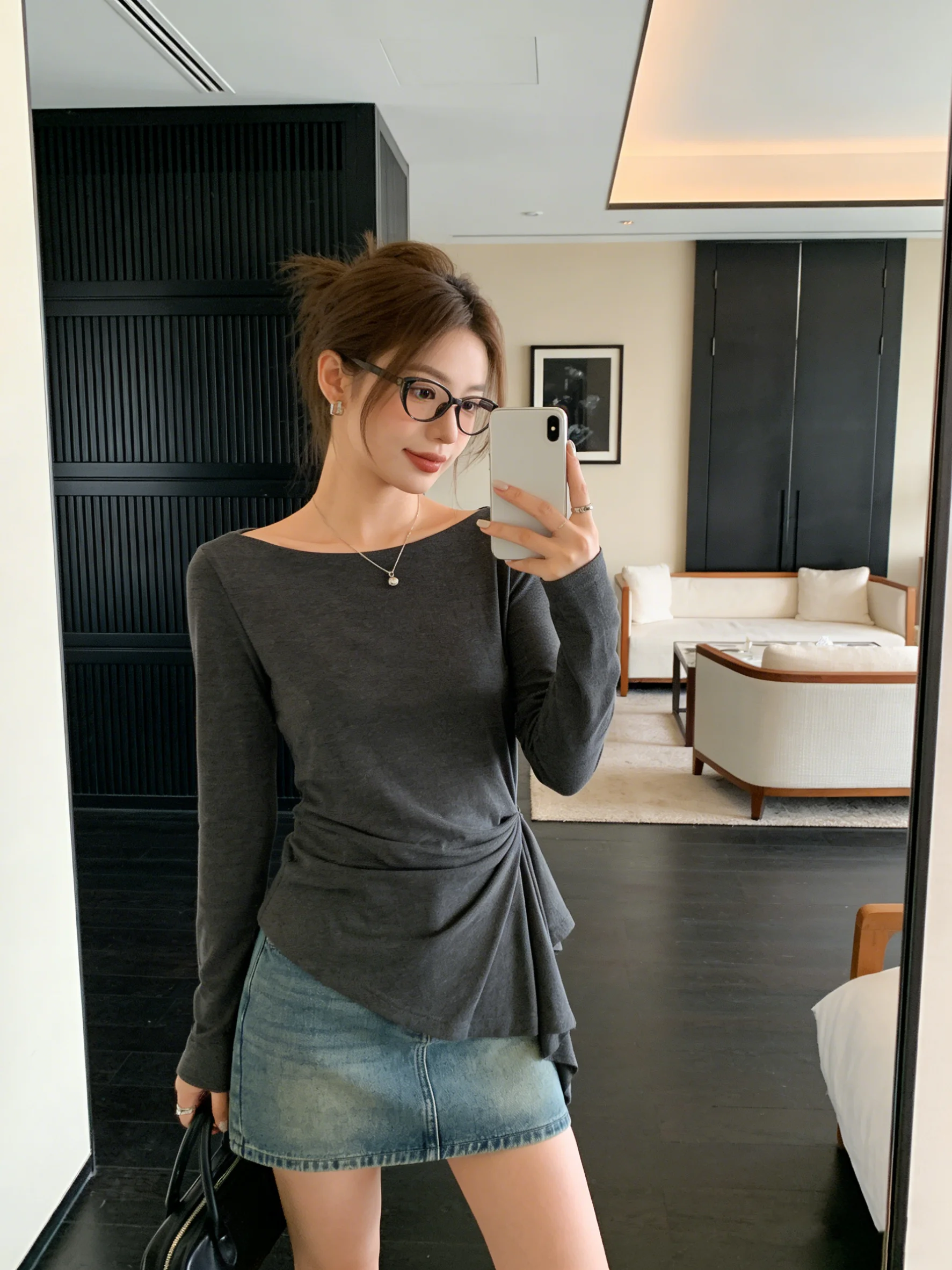 Нежная к коже футболка с длинным рукавом в корейском стиле, универсальная, для ранней весны, омолаживающая, асимметричная, утягивающая, женская.
Нежная к коже футболка с длинным рукавом в корейском стиле, универсальная, для ранней весны, омолаживающая, асимметричная, утягивающая, женская.