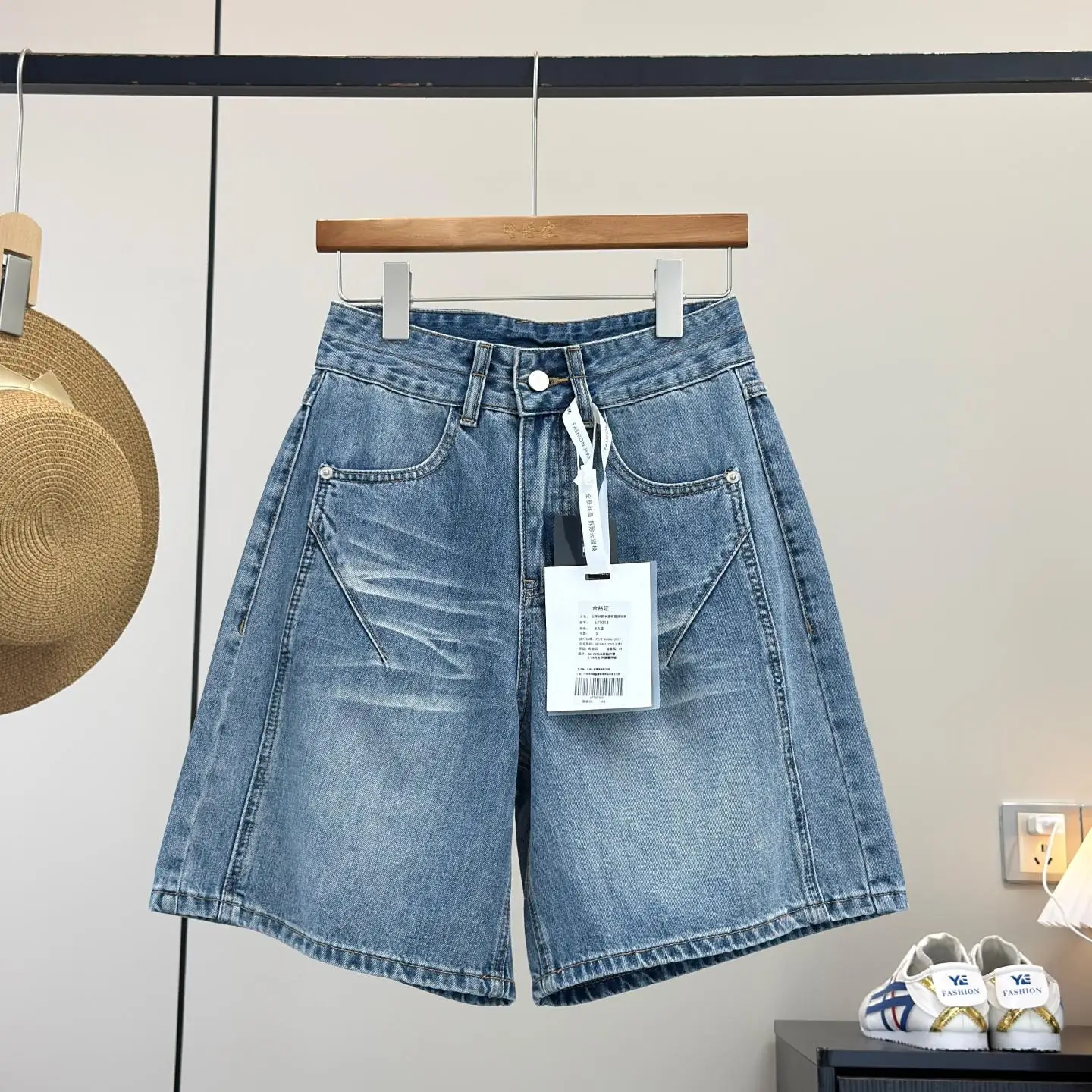 High Waist Wide Leg Five-Point Pants Thin Design Stereo Splicing Retro Summer Cotton Denim Ladies Jeans without Elasticity
High Waist Wide Leg Five-Point Pants Thin Design Stereo Splicing Retro Summer Cotton Denim Ladies Jeans without Elasticity