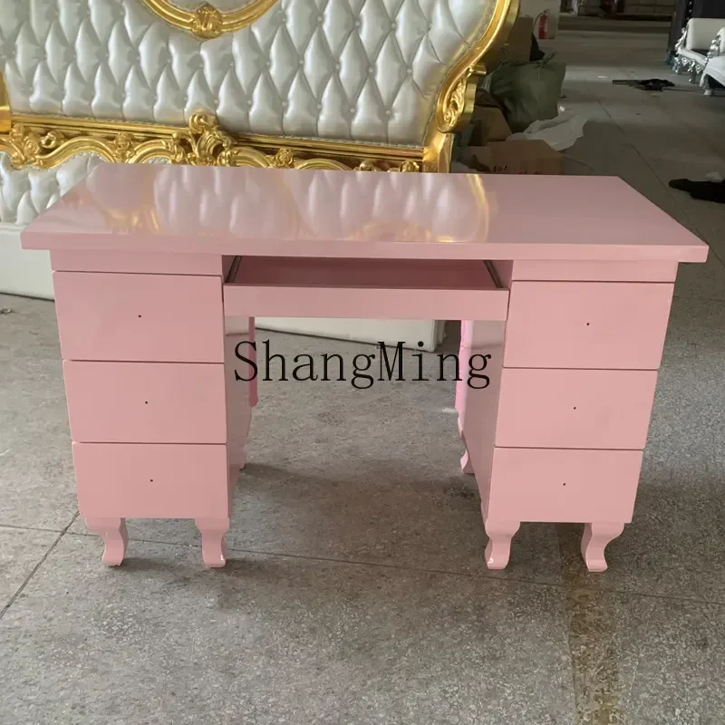 Современный фабричный стол из черного стекла, роскошный розовый стол для маникюра, мебель для салонов красоты.
Современный фабричный стол из черного стекла, роскошный розовый стол для маникюра, мебель для салонов красоты.