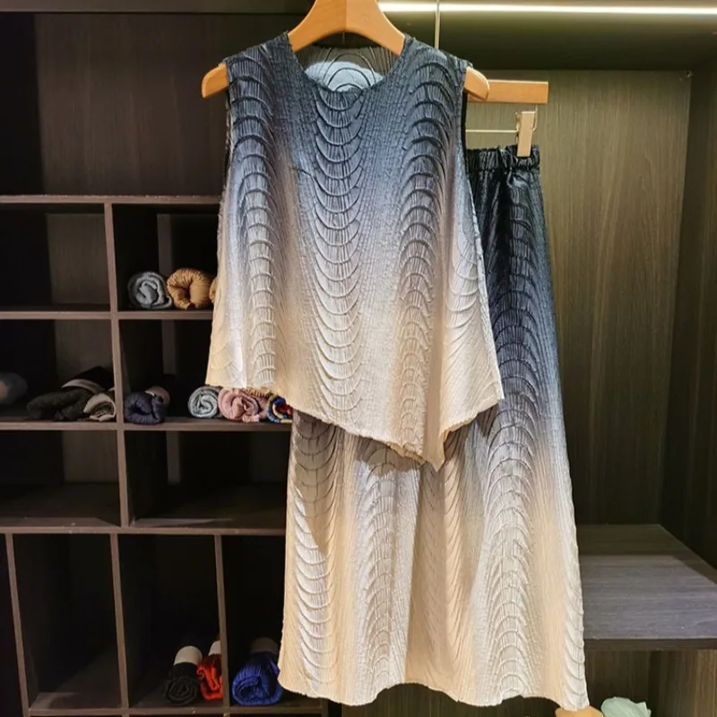 Miyake Pleated Vest Summer New French Sleeveless T-Shirt Fashion Gradient Color A-Line Skirt 2-Piece Set Women Elegant Clothing
Miyake Pleated Vest Summer New French Sleeveless T-Shirt Fashion Gradient Color A-Line Skirt 2-Piece Set Women Elegant Clothing
