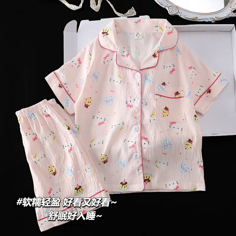 Комплект из 2 предметов: Детская пижама Hello Kitty для девочек, летняя, новая, с отложным воротником, тонкая, модная, с принтом, с коротким рукавом, в стиле кавай, для дома, в стиле принцессы
Комплект из 2 предметов: Детская пижама Hello Kitty для девочек, летняя, новая, с отложным воротником, тонкая, модная, с принтом, с коротким рукавом, в стиле кавай, для дома, в стиле принцессы