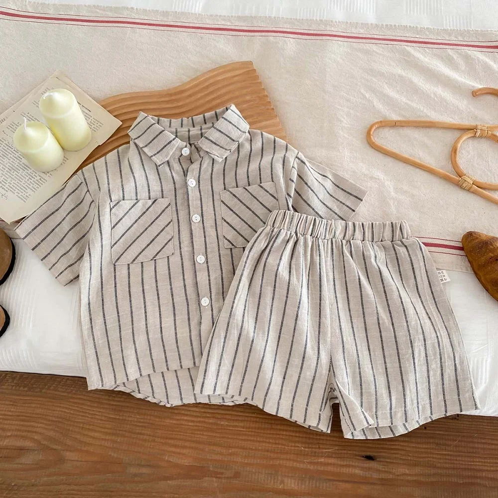 2025 New Summer Children's Set Retro Boys Striped Short Sleeved Shirt And Shorts Set Girls Thin Casual Cardigan Top& Shorts Set
2025 New Summer Children's Set Retro Boys Striped Short Sleeved Shirt And Shorts Set Girls Thin Casual Cardigan Top& Shorts Set