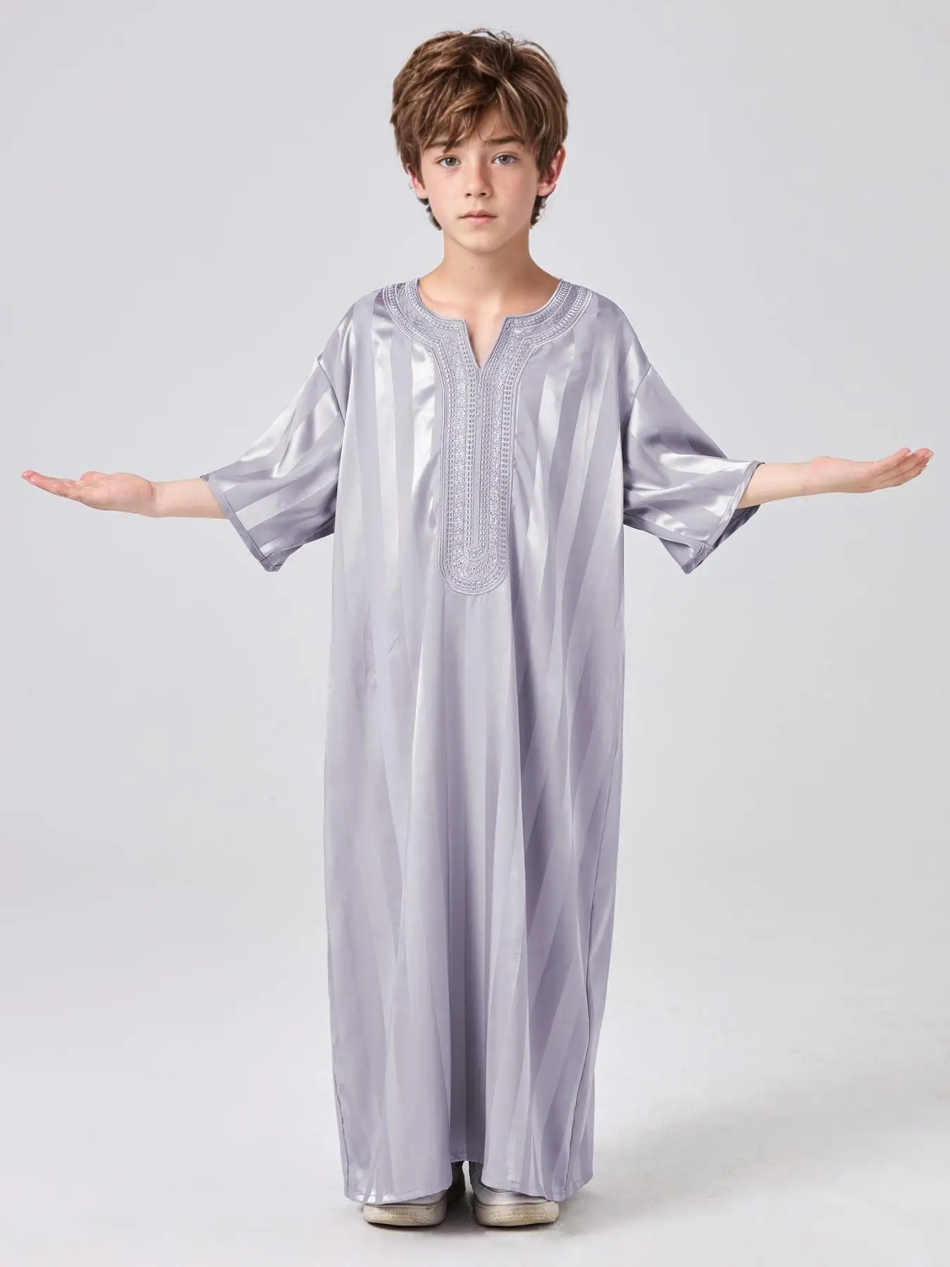 Middle Eastern Turkish Muslim Boys' Robe Embroidered Stripesd Short-Sleeved Thobe
Middle Eastern Turkish Muslim Boys' Robe Embroidered Stripesd Short-Sleeved Thobe