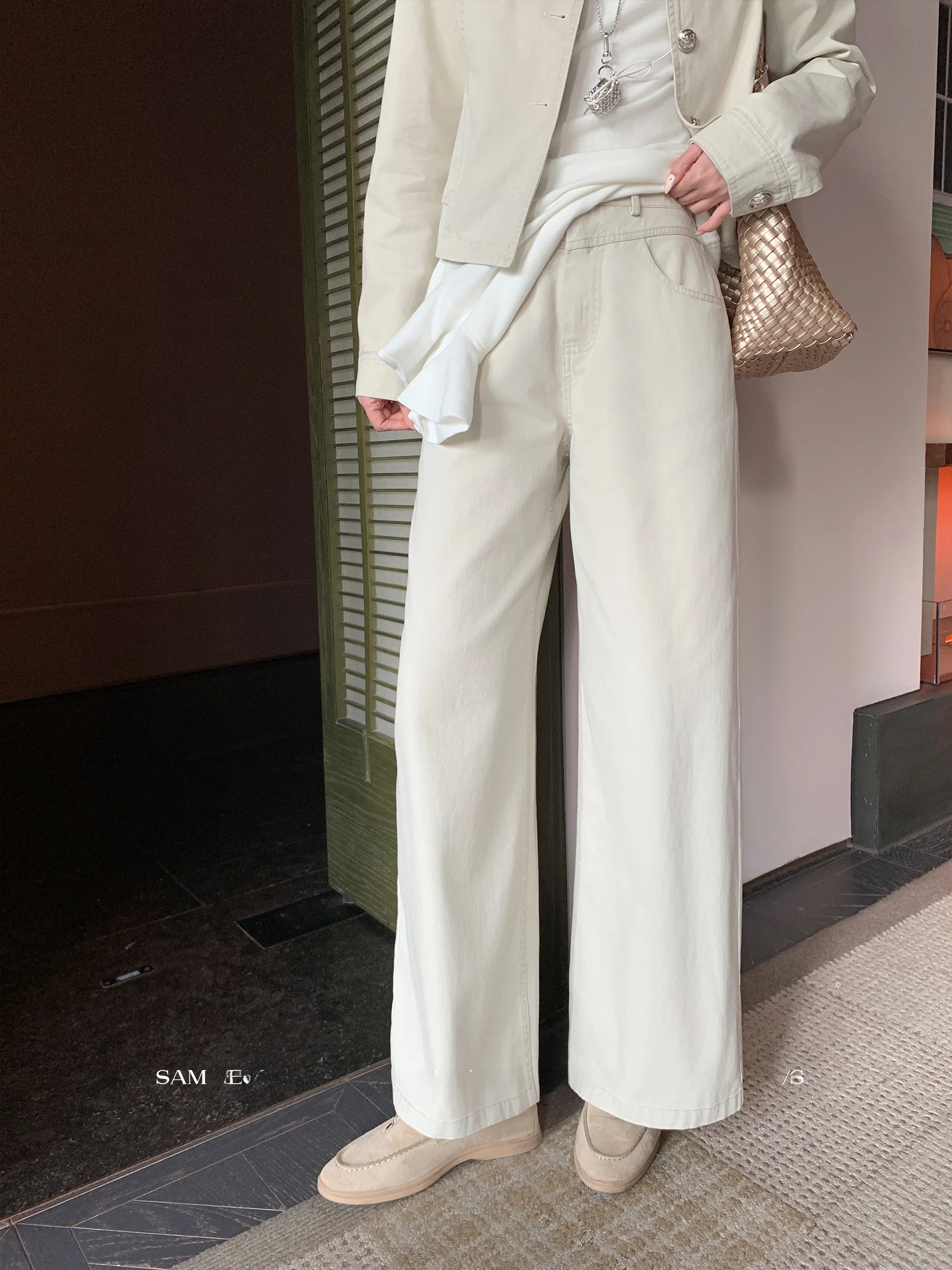 Джинсы с высокой талией и широкими штанинами, женские повседневные брюки свободного кроя, удобные, простые, универсальные, на каждый день, из денима, с высокой талией
Джинсы с высокой талией и широкими штанинами, женские повседневные брюки свободного кроя, удобные, простые, универсальные, на каждый день, из денима, с высокой талией